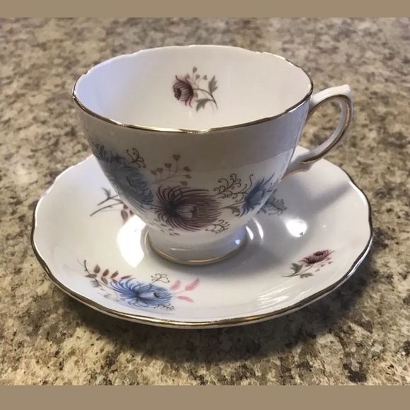 Royal Vale Teacup & Saucer - Picture 1 of 8